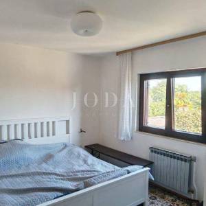 Samostojeća kuća sa 3 stambene jedinice,POREČ okolica