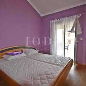 Samostojeća kuća sa pet apartmana i poslovnim prostorom