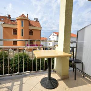 Samostojeća kuća sa pet apartmana i poslovnim prostorom
