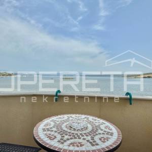 Samostojeća kuća u prvom redu do mora, Posedarje 