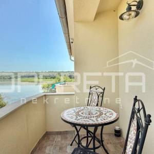 Samostojeća kuća u prvom redu do mora, Posedarje 