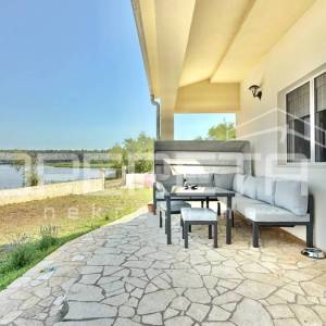 Samostojeća kuća u prvom redu do mora, Posedarje 