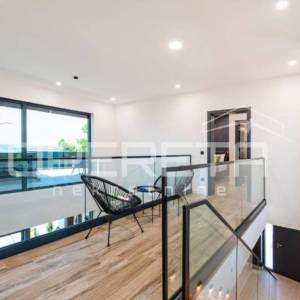 Samostojeća moderna kuća s pogledom na more, Maslenica