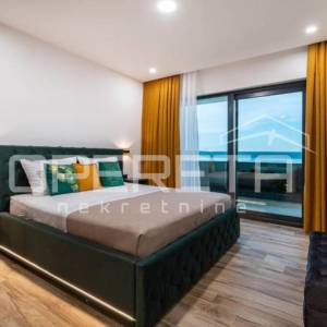 Samostojeća moderna kuća s pogledom na more, Maslenica