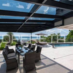 Samostojeća moderna kuća s pogledom na more, Maslenica