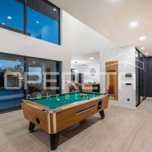 Samostojeća moderna kuća s pogledom na more, Maslenica