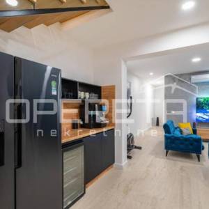 Samostojeća moderna kuća s pogledom na more, Maslenica