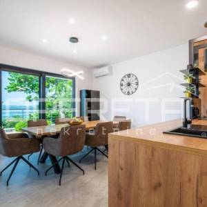 Samostojeća moderna kuća s pogledom na more, Maslenica