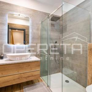 Samostojeća moderna kuća s pogledom na more, Maslenica