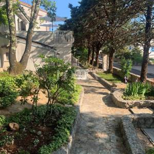 Samostojeća obiteljska kuća s velikom okućnicom, otok Krk