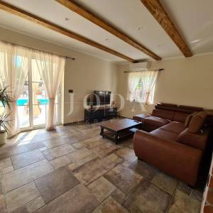 Samostojeća villa s bazenom na mirnoj lokaciji