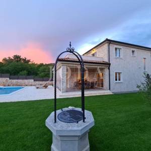 Samostojeća villa s bazenom na mirnoj lokaciji