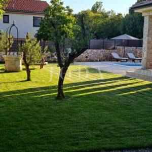 Samostojeća villa s bazenom na mirnoj lokaciji