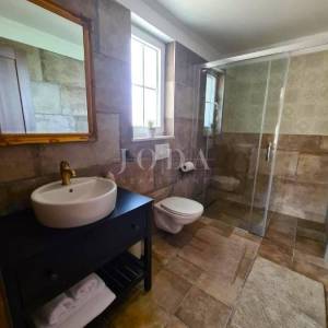 Samostojeća villa s bazenom na mirnoj lokaciji