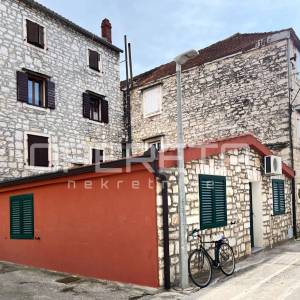 Šarm starine i blizina mora – kamena kuća u srcu Milne