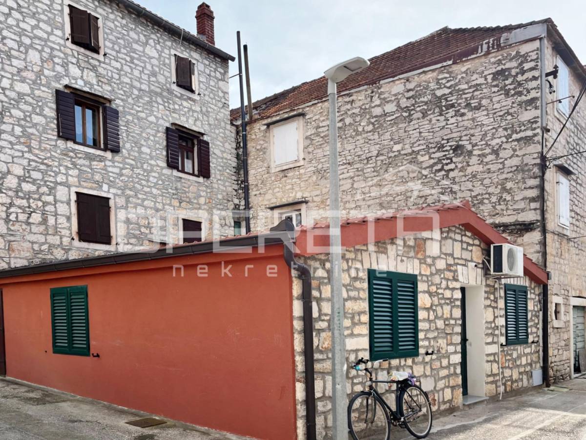 Šarm starine i blizina mora – kamena kuća u srcu Milne