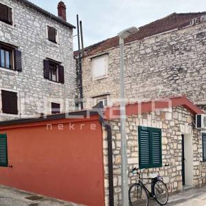 Šarm starine i blizina mora – kamena kuća u srcu Milne