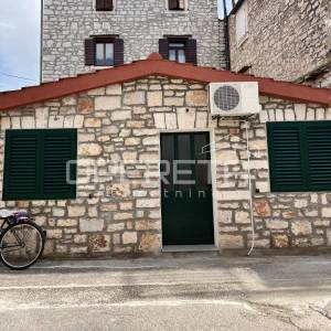 Šarm starine i blizina mora – kamena kuća u srcu Milne