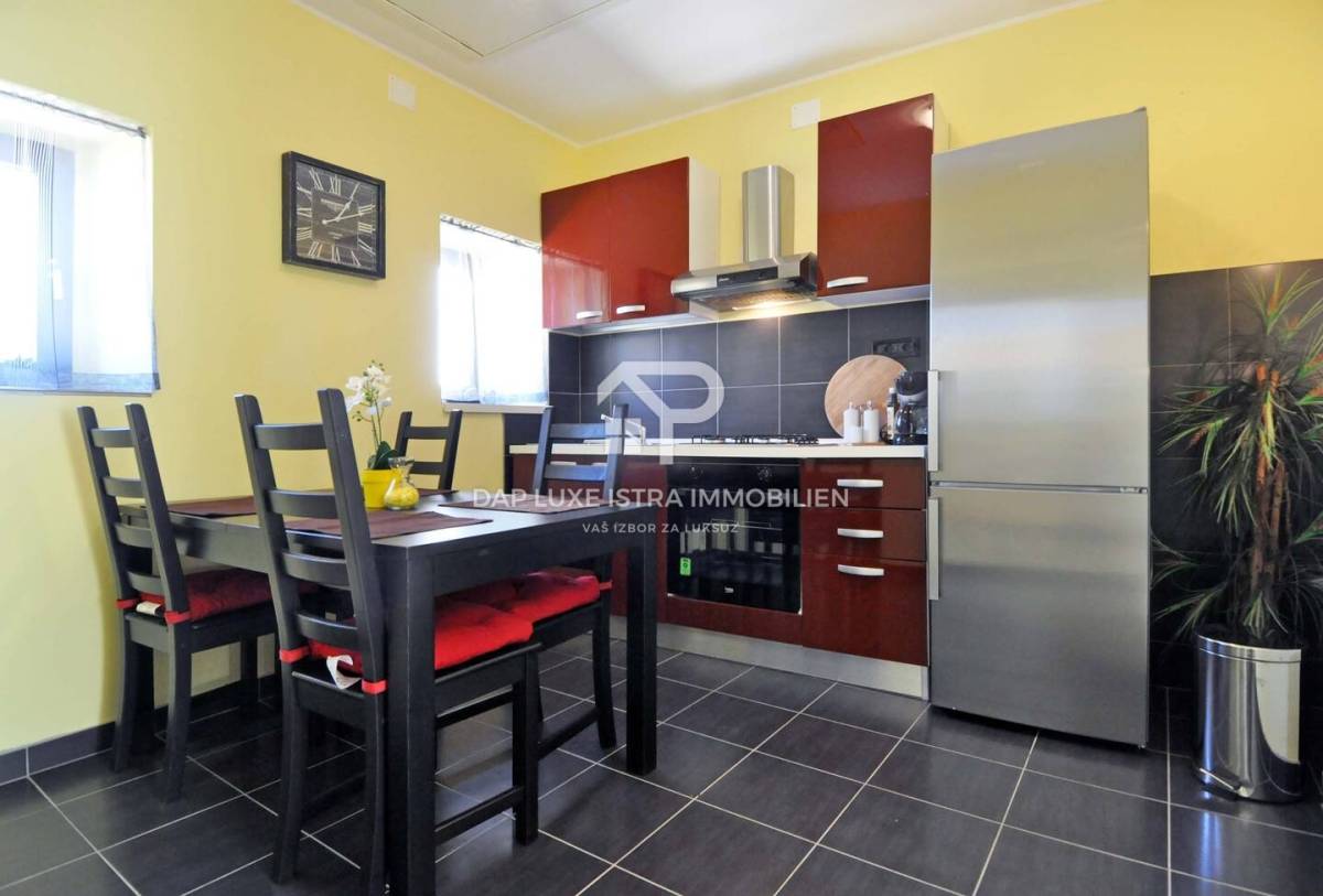 Šarmantna kuća s 2 apartmana u Premanturi