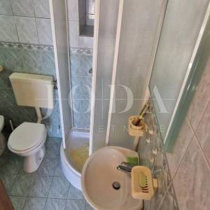 Šarmantna kuća s pogledom na more u mirnom zaleđu Crikvenice