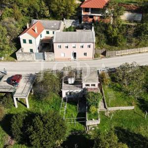 Šarmantna kuća s pogledom na more u mirnom zaleđu Crikvenice