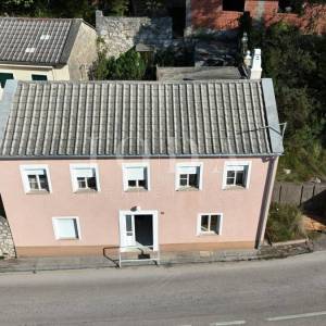 Šarmantna kuća s pogledom na more u mirnom zaleđu Crikvenice