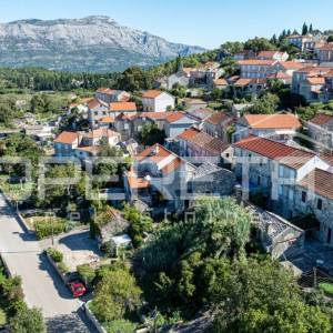 Šarmantne kamene kuće za obnovu u srcu Žrnova, Korčula