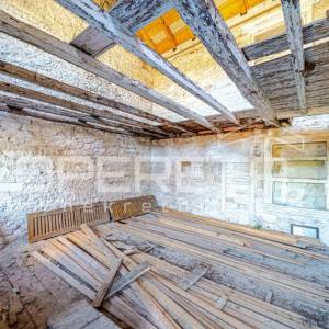 Šarmantne kamene kuće za obnovu u srcu Žrnova, Korčula