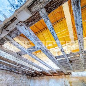 Šarmantne kamene kuće za obnovu u srcu Žrnova, Korčula