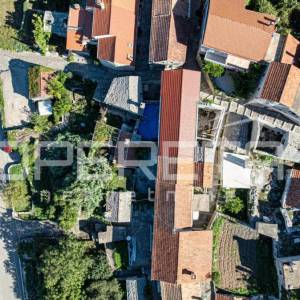 Šarmantne kamene kuće za obnovu u srcu Žrnova, Korčula