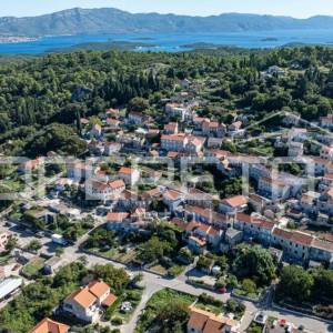 Šarmantne kamene kuće za obnovu u srcu Žrnova, Korčula