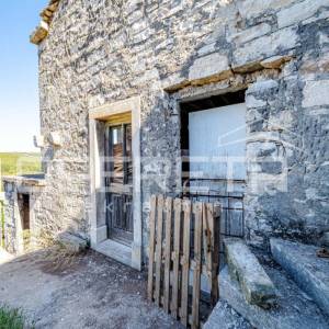 Šarmantne kamene kuće za obnovu u srcu Žrnova, Korčula
