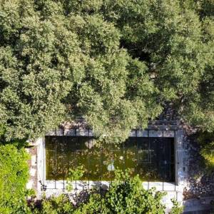 Savršen mir i potencijal: nekretnina s 12 spavaćih soba, bazenom i prekrasnim pogledom na more u Pomeru