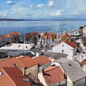 Selce, kuća 50 m od mora za adaptaciju