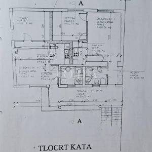 Selce kuća sa tri stana i parkingom