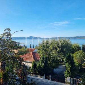 Selce, obiteljska kuća na odličnoj lokaciji