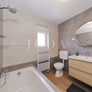 Seline, Starigrad - luksuzna villa s bazenom