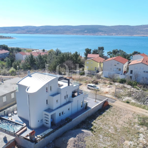 Seline, Starigrad - luksuzna villa s bazenom