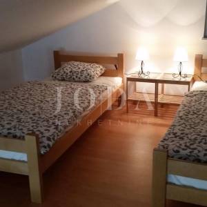 Seline, Starigrad Paklenica-kuća s bazenom