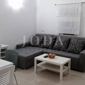 Seline, Starigrad Paklenica-kuća s bazenom