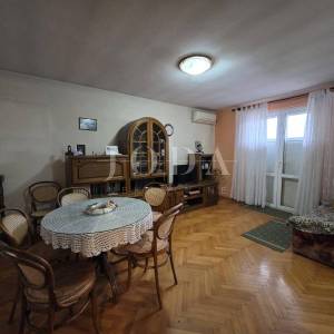 SENJ, dvosobni stan na odličnoj lokaciji