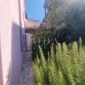 SENJ, kuća sa četiri stambene jedinice