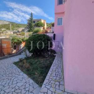 SENJ, kuća sa četiri stambene jedinice