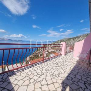 SENJ, kuća sa četiri stambene jedinice