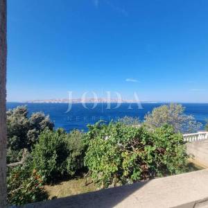 SENJ, kuća sa dva stana i prekrasnim pogledom na more