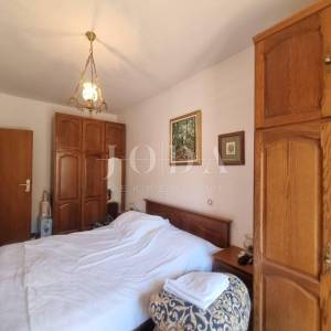 SENJ, kuća sa dva stana i prekrasnim pogledom na more