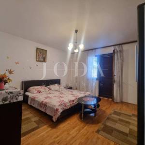 SENJ, kuća sa dvije stambene jedinice