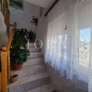SENJ, kuća sa dvije stambene jedinice