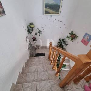 SENJ, kuća sa dvije stambene jedinice