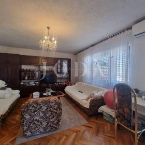 SENJ, kuća sa dvije stambene jedinice